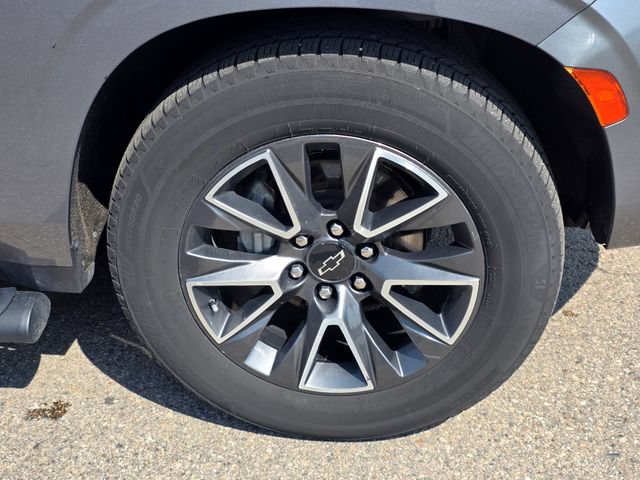 Used 2022 Chevrolet Suburban Z71 w/ Z71 Off-Road Package AWD/4WD image 6