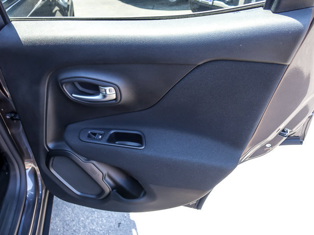 Used 2020 Jeep Renegade Latitude w/ Cold Weather Group AWD/4WD image 23