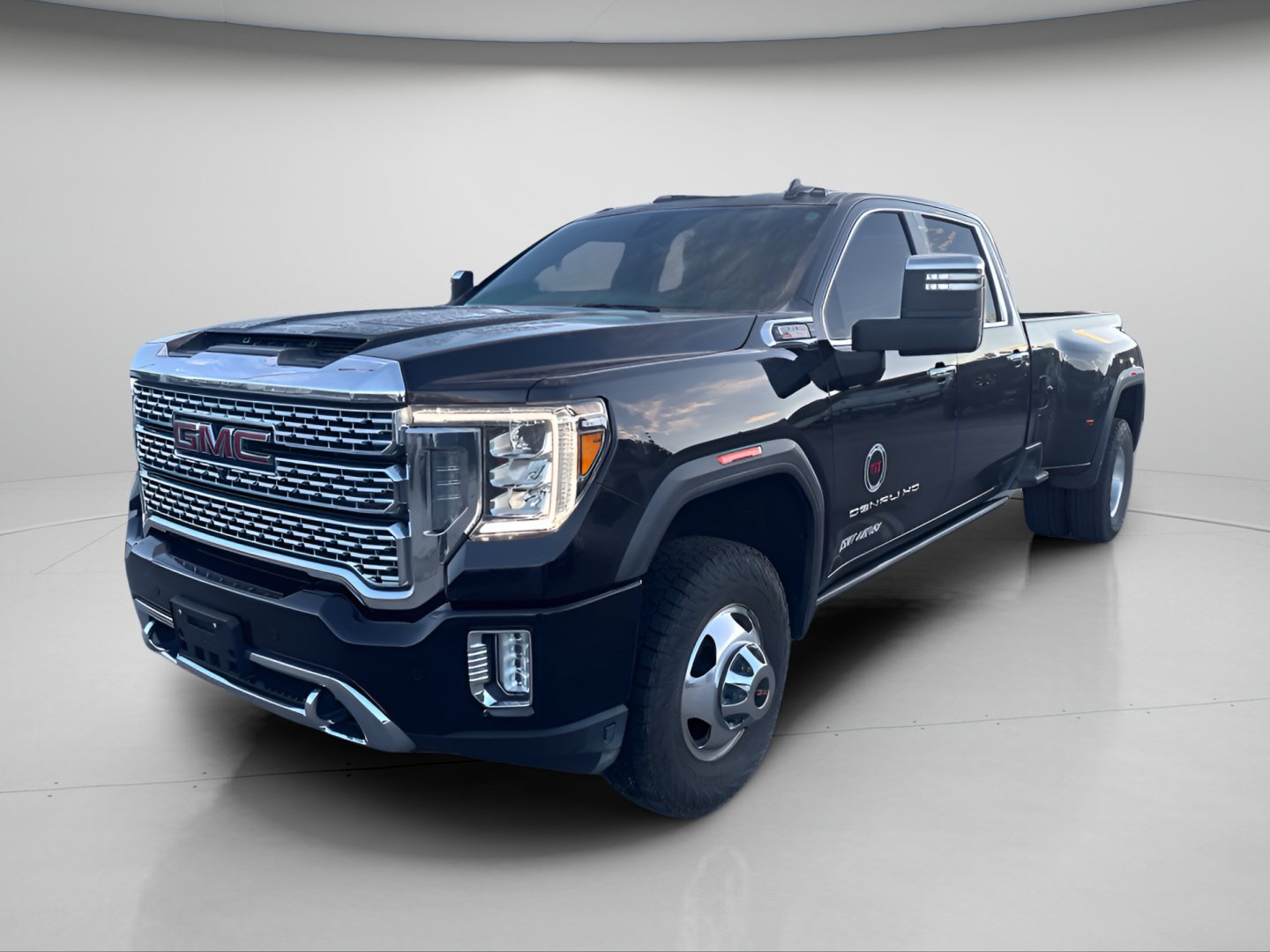 Used 2023 GMC Sierra 3500 Denali AWD/4WD image 16