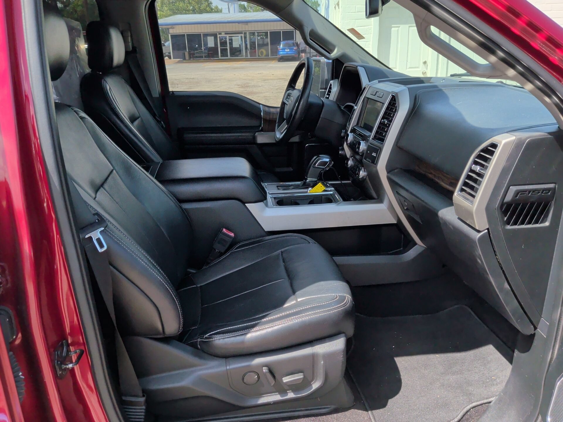 Certified 2019 Ford F150 Lariat w/ Equipment Group 502A Luxury AWD/4WD image 17