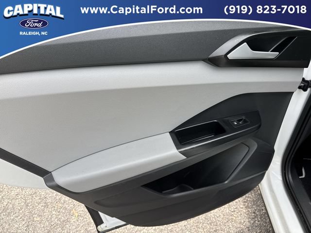 Used 2023 Volkswagen Taos SE w/ Panoramic Sunroof Package AWD/4WD image 17