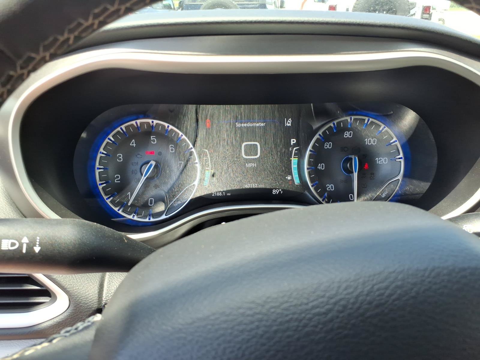 Used 2023 Chrysler Pacifica Touring-L FWD image 18
