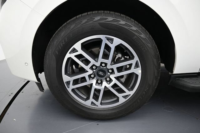 Certified 2025 Ford Expedition Active AWD/4WD image 9