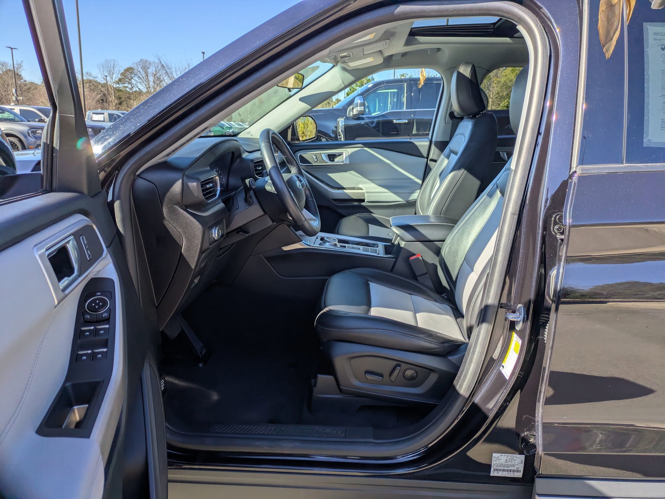 Certified 2022 Ford Explorer XLT w/ Equipment Group 202A image 12