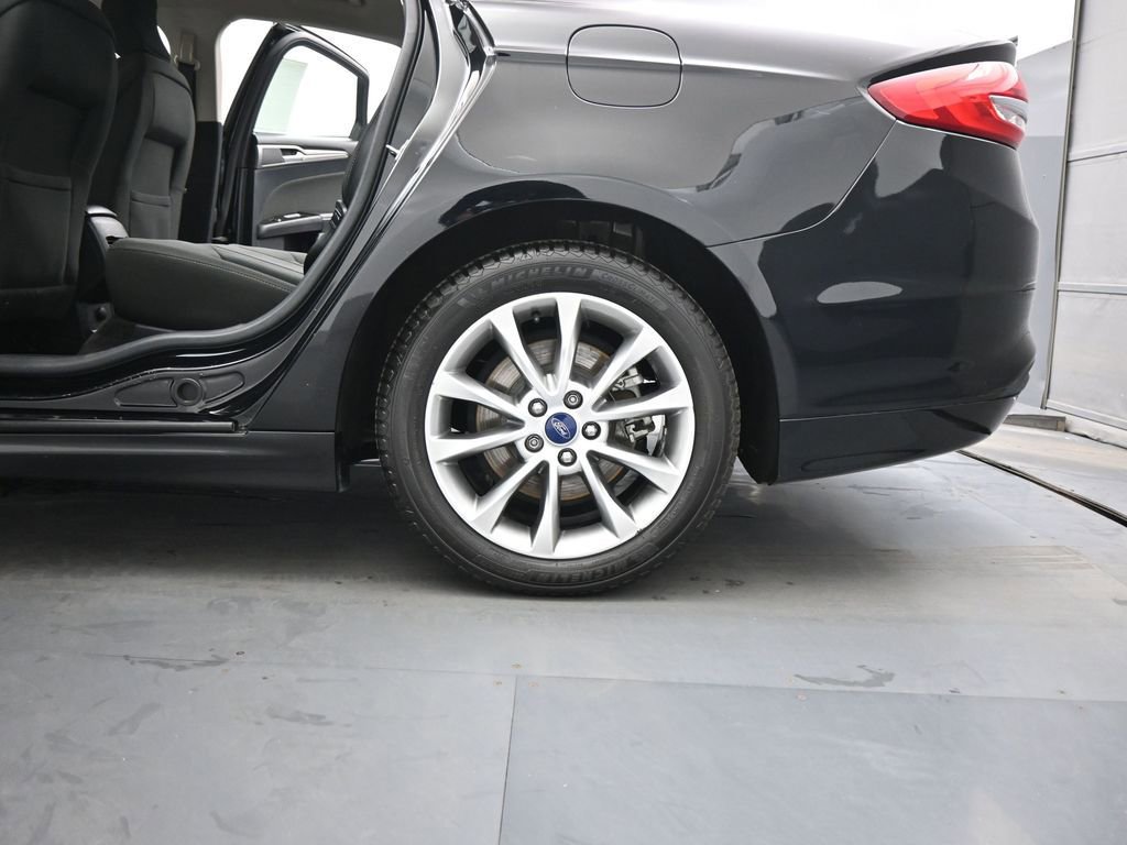 Certified 2017 Ford Fusion SE image 20