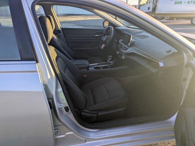 Used 2024 Nissan Altima 2.5 SV image 31