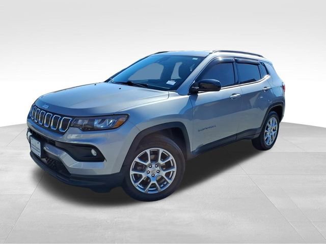 Used 2022 Jeep Compass Latitude image 2