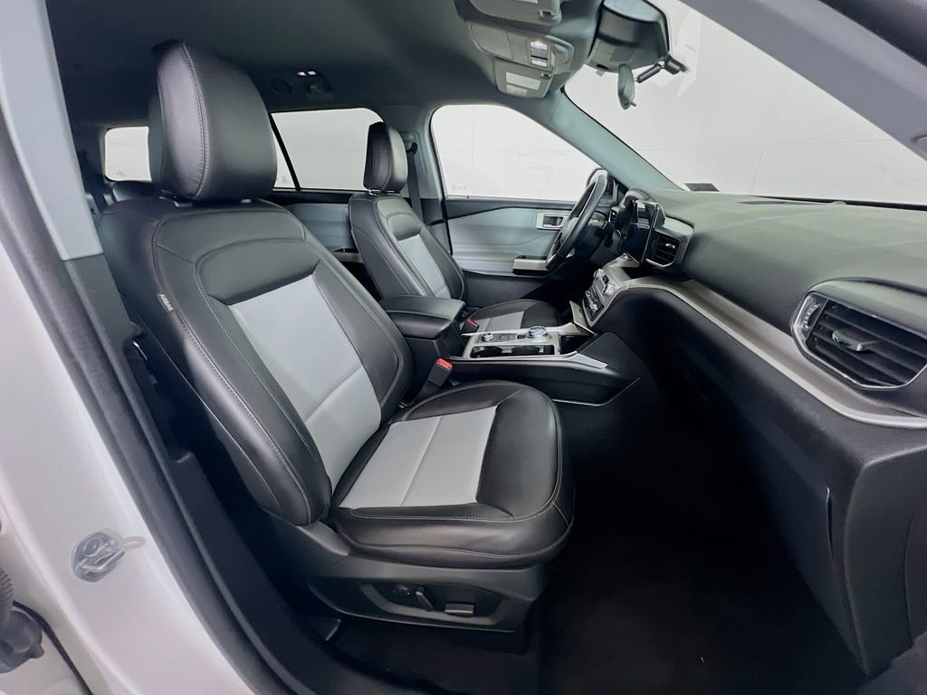 Certified 2023 Ford Explorer XLT w/ Equipment Group 202A AWD/4WD image 33