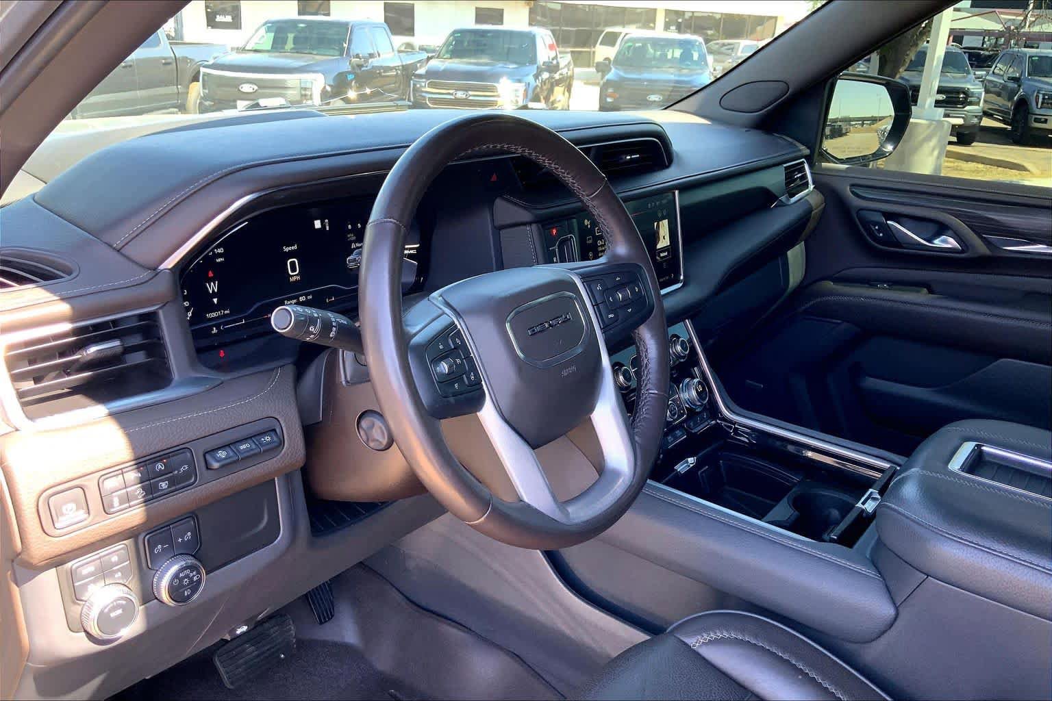 Used 2022 GMC Yukon XL Denali AWD/4WD image 18