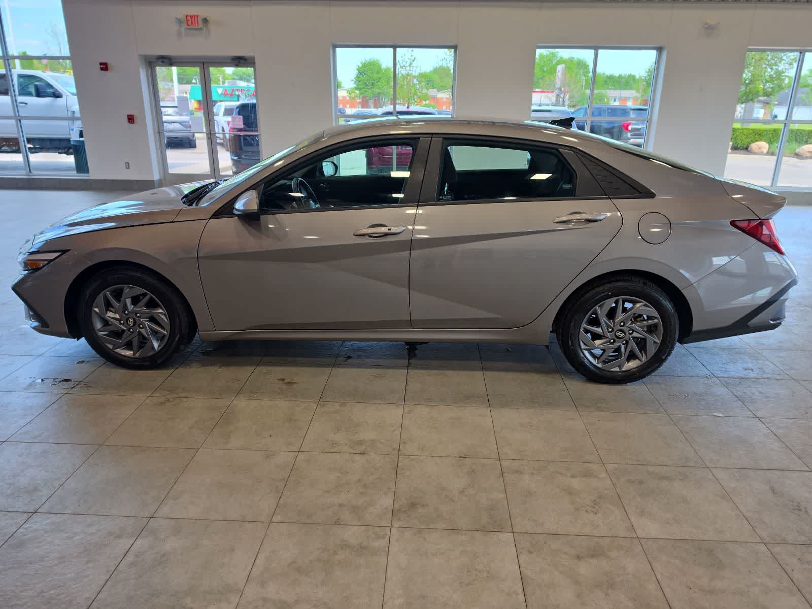 Used 2024 Hyundai Elantra SEL FWD image 12