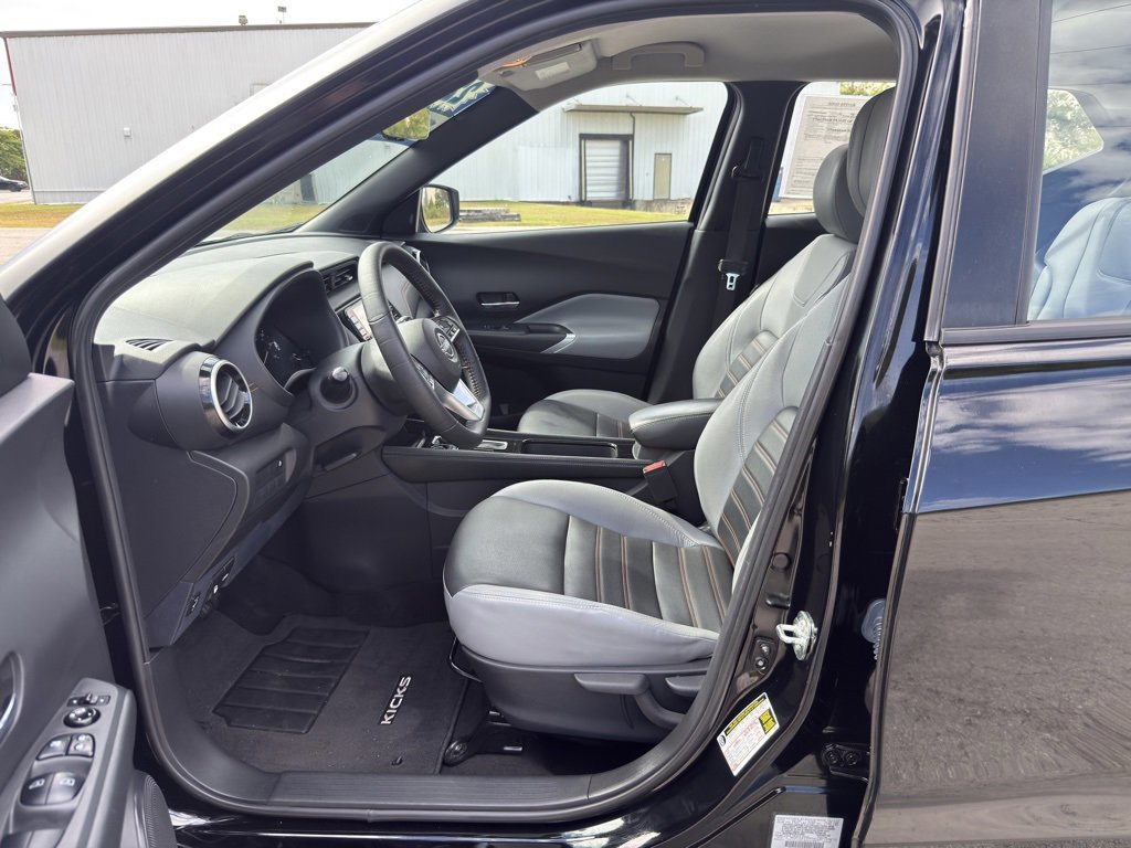 Used 2022 Nissan Kicks SR w/ Premium Package image 17