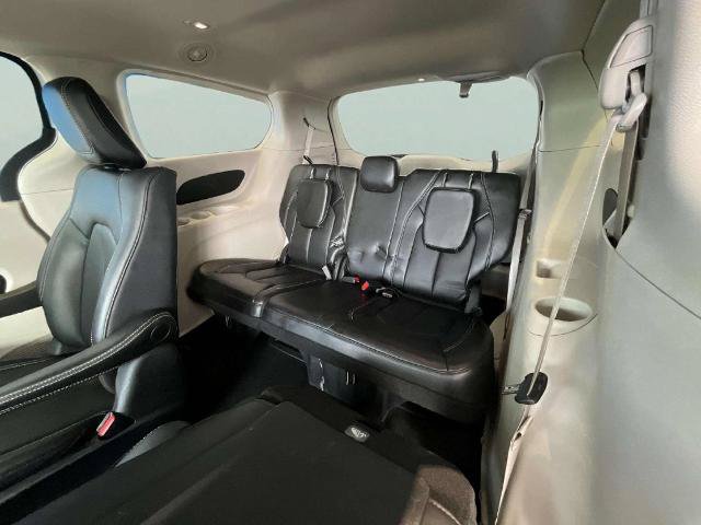 Used 2024 Chrysler Pacifica Limited FWD image 19