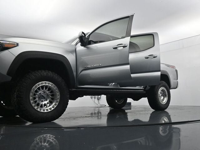 Used 2023 Toyota Tacoma TRD Off-Road AWD/4WD image 32