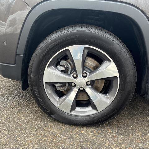 Used 2020 Jeep Cherokee Limited w/ Technology Group image 19