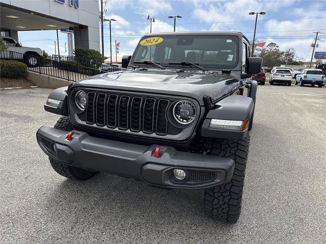 Used 2024 Jeep Gladiator Rubicon w/ Technology Group AWD/4WD image 16