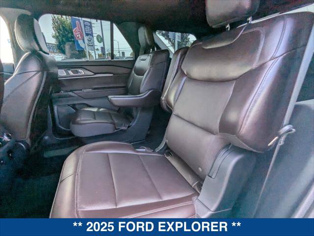 Certified 2025 Ford Explorer Platinum RWD image 20