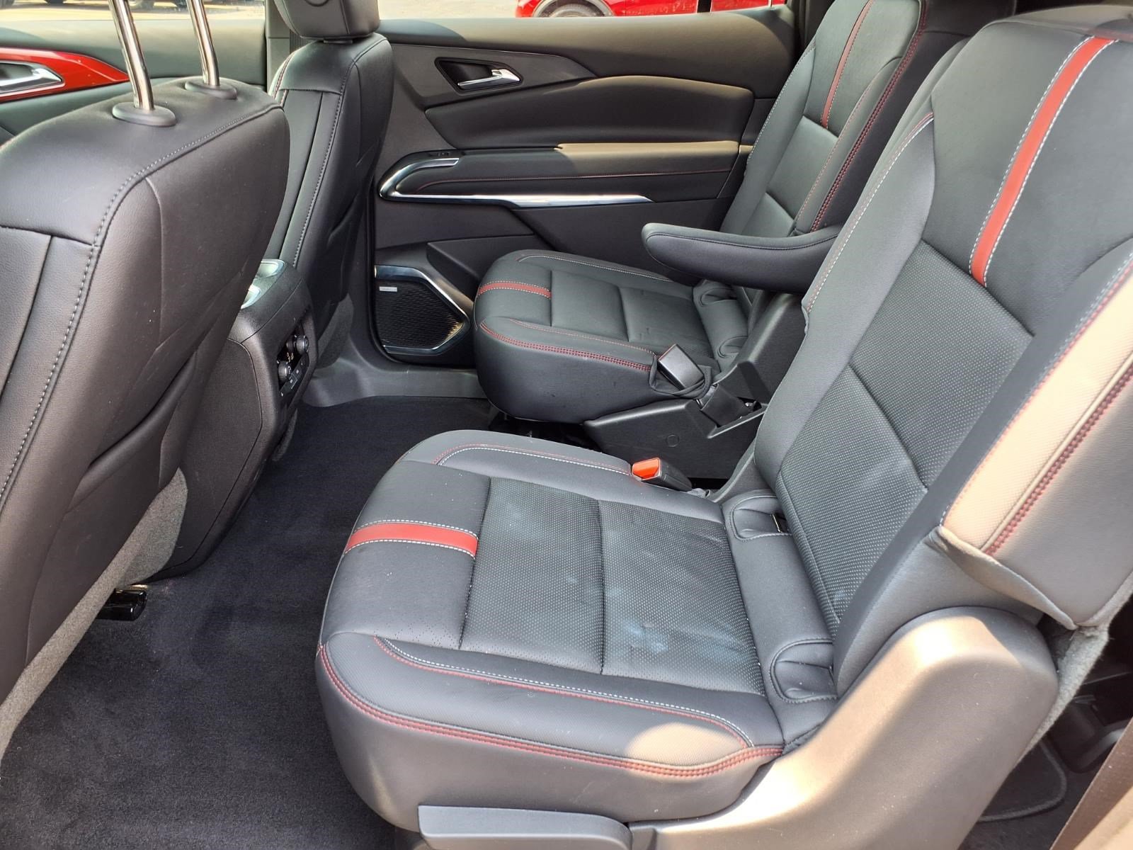 Used 2025 Chevrolet Traverse RS AWD/4WD image 11