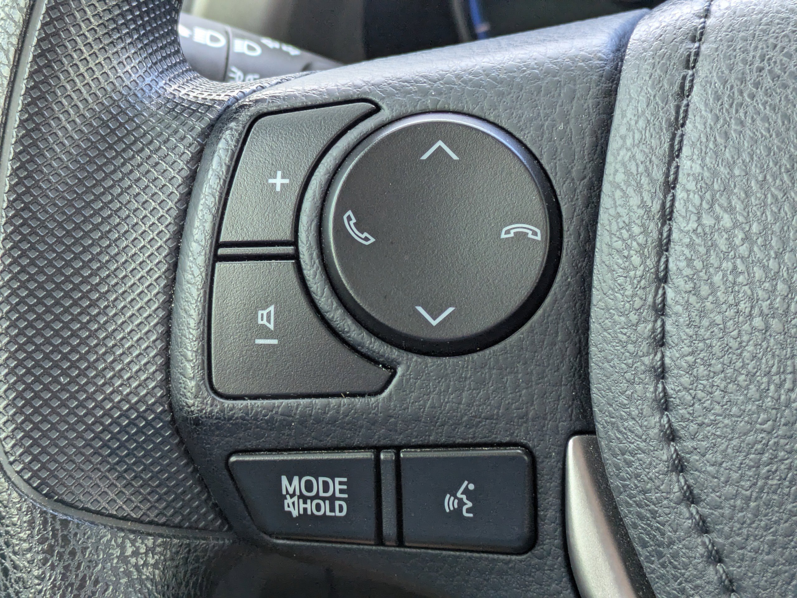 Used 2018 Toyota RAV4 LE w/ All Weather Liner Package FWD image 23