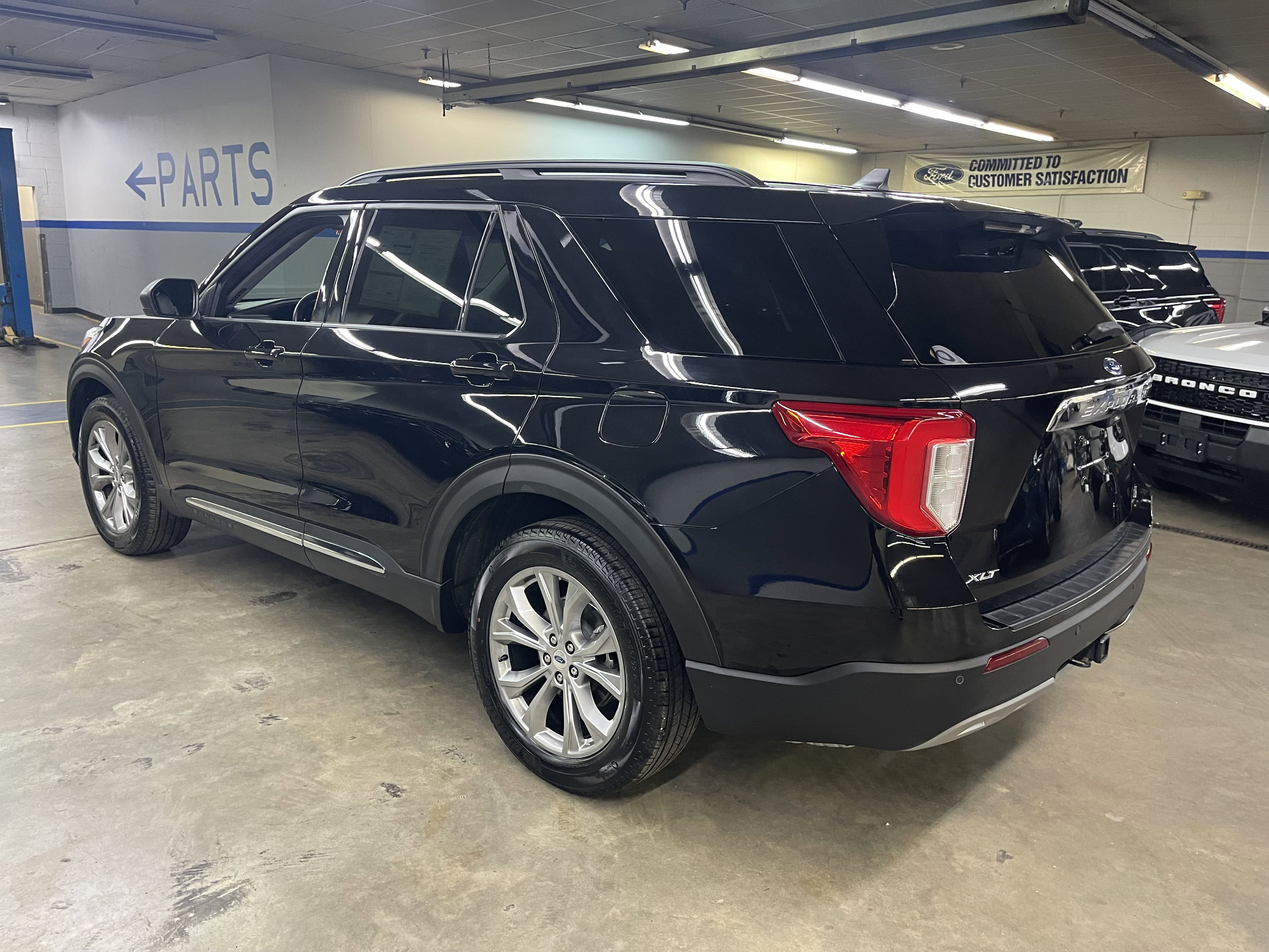 Certified 2023 Ford Explorer XLT w/ Equipment Group 202A image 5