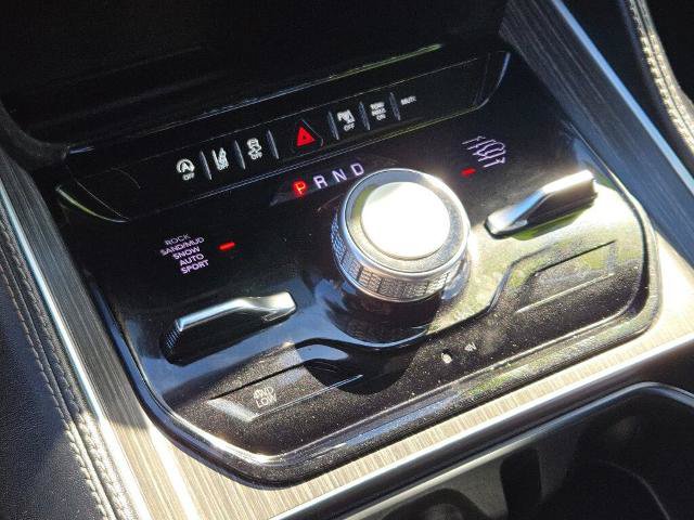 Used 2023 Jeep Wagoneer L Series III w/ Preferred Equipment Group AWD/4WD image 30