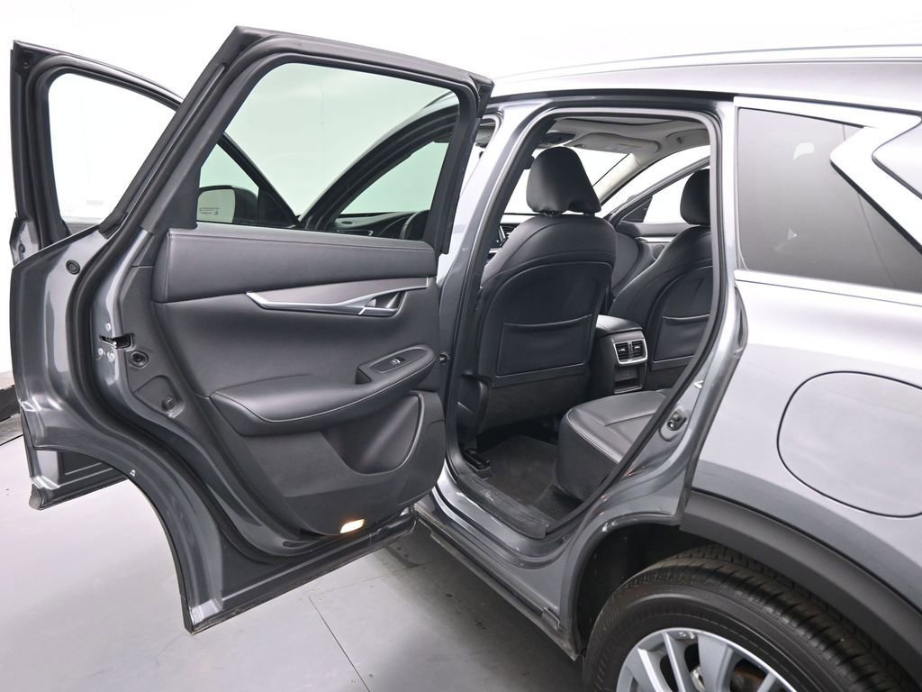 Used 2024 INFINITI QX50 Luxe image 18