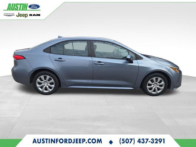 Used 2022 Toyota Corolla LE image 2