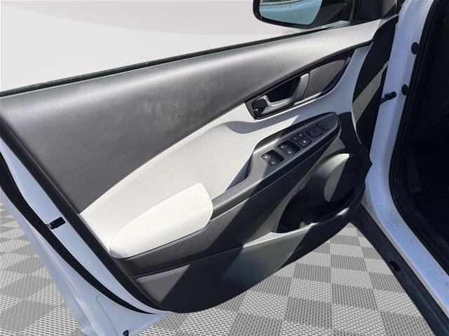Used 2023 Hyundai Kona SEL AWD/4WD image 6