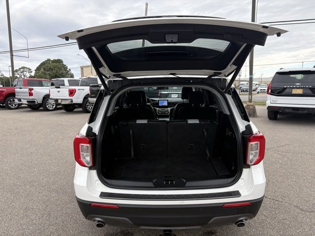 Certified 2021 Ford Explorer XLT w/ Equipment Group 202A image 9