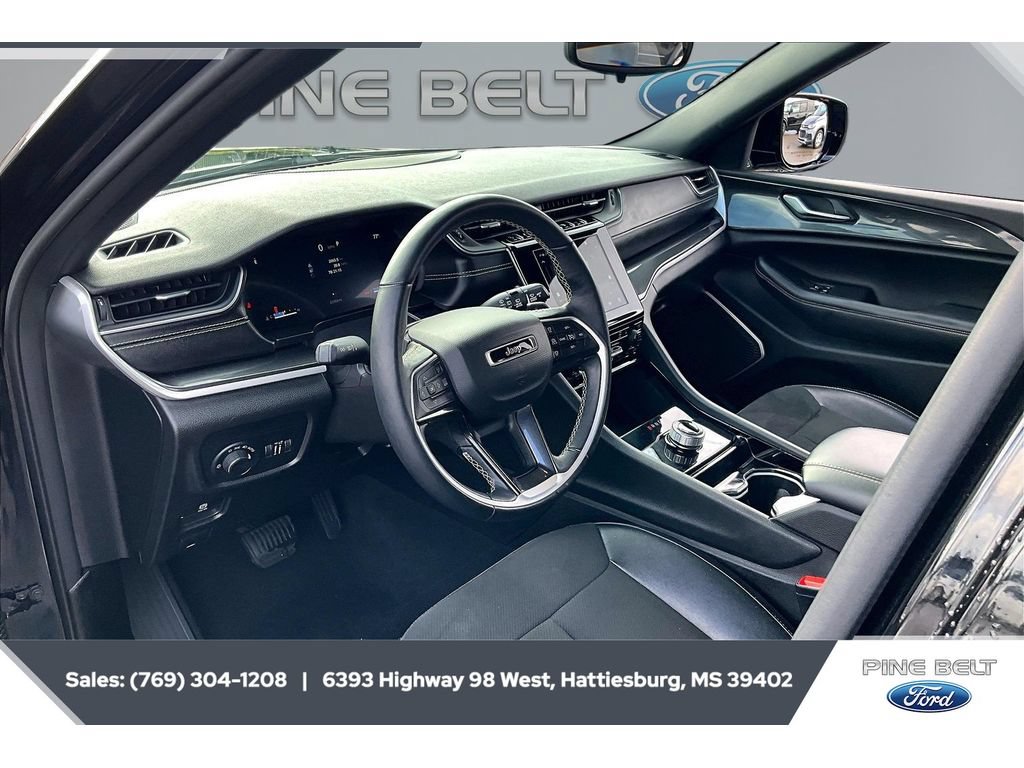 Used 2022 Jeep Grand Cherokee Altitude AWD/4WD image 12