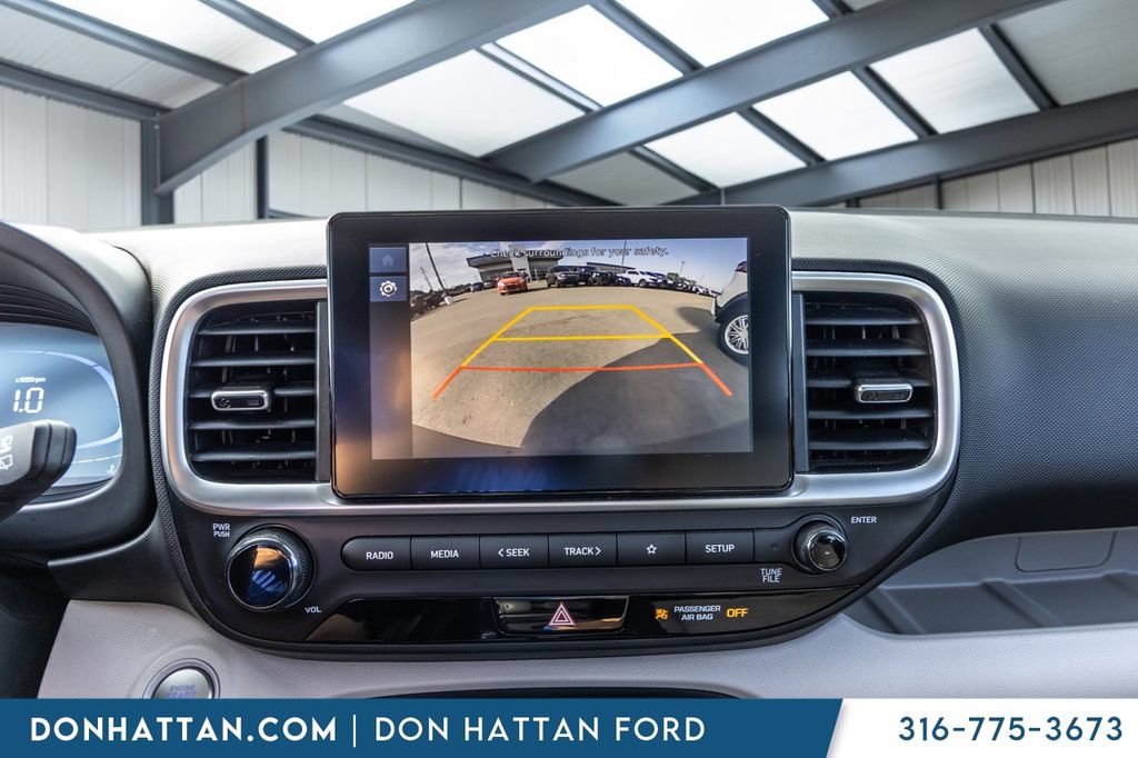 Used 2025 Hyundai Venue SEL FWD image 9
