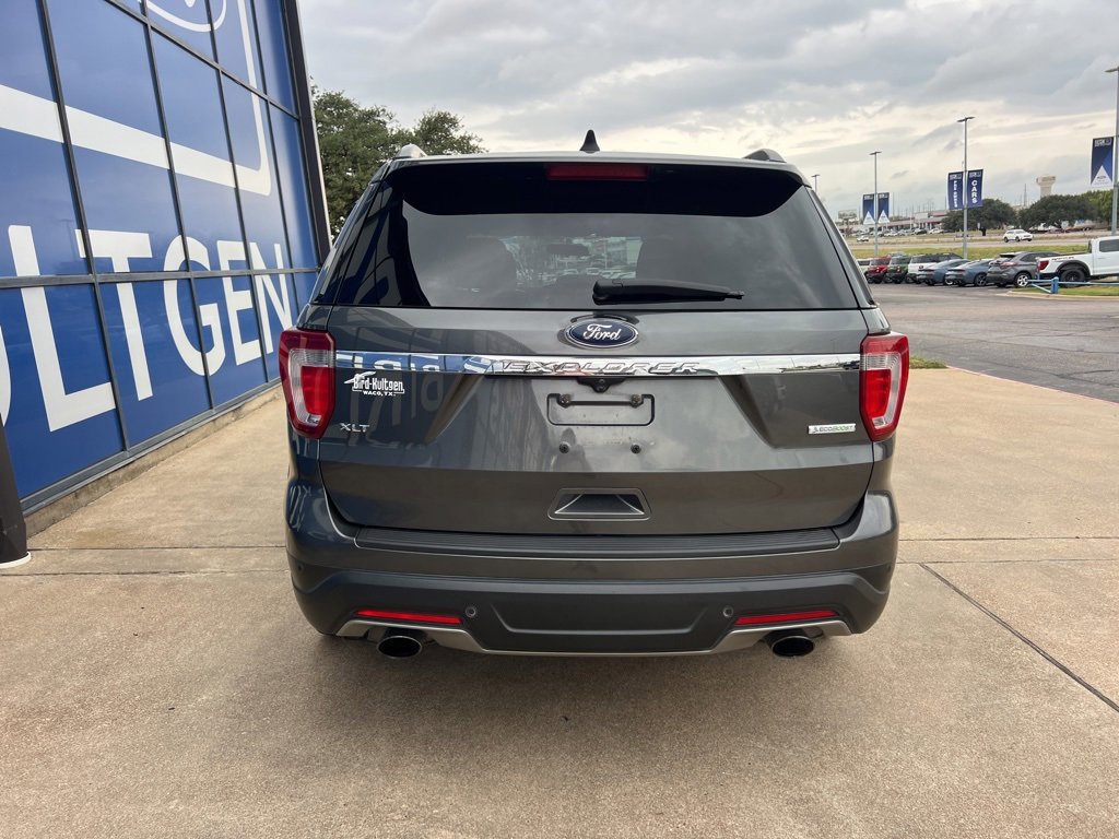 Certified 2019 Ford Explorer XLT image 3