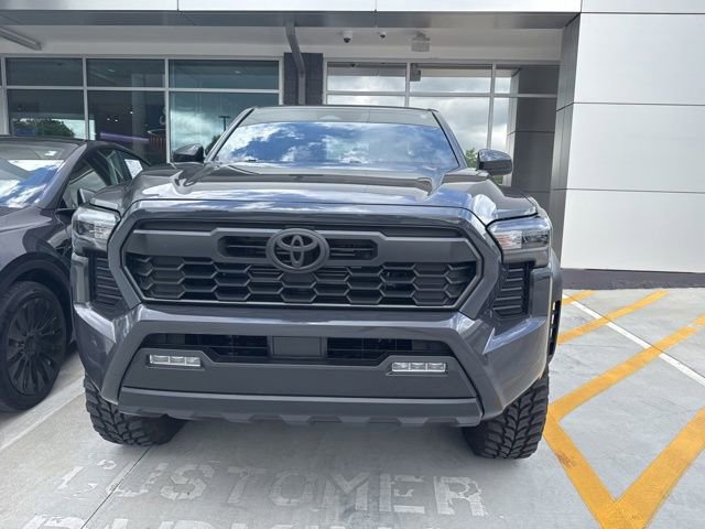 Used 2025 Toyota Tacoma SR5 AWD/4WD image 2