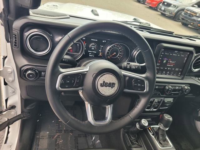 Used 2022 Jeep Wrangler Unlimited Sahara AWD/4WD image 29