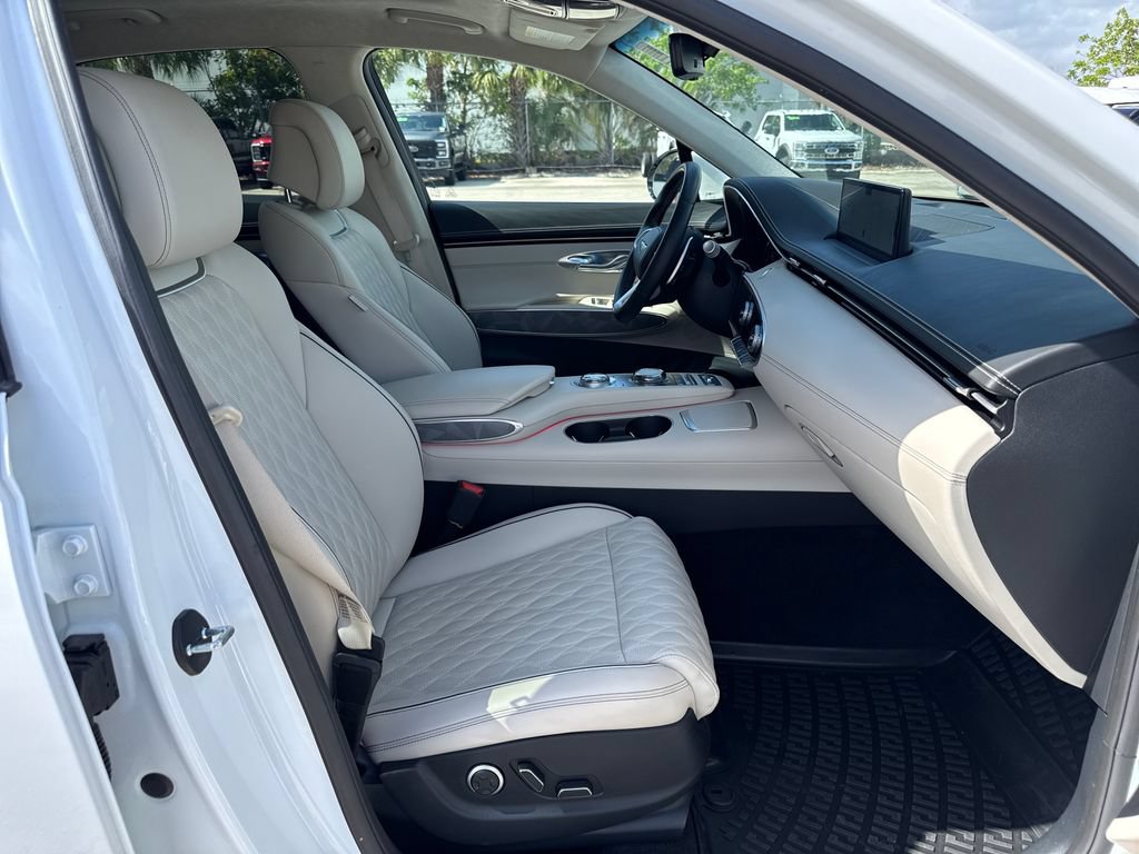 Used 2025 Genesis GV70 3.5T Sport w/ Sport Advanced Package AWD/4WD image 28