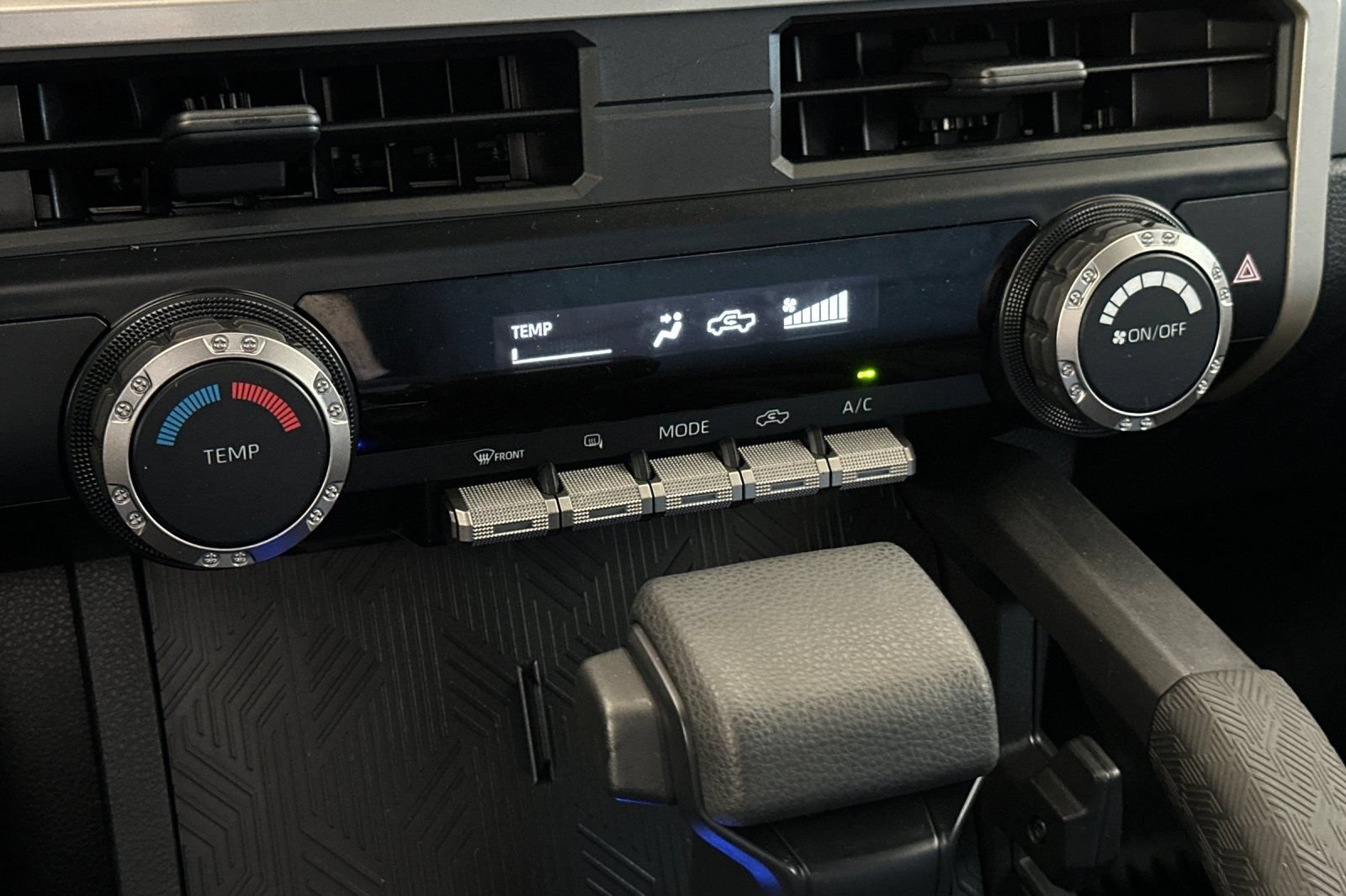 Used 2024 Toyota Tacoma SR5 AWD/4WD image 18