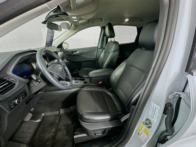 Certified 2025 Ford Escape SE w/ Class II Trailer Tow Package FWD image 29