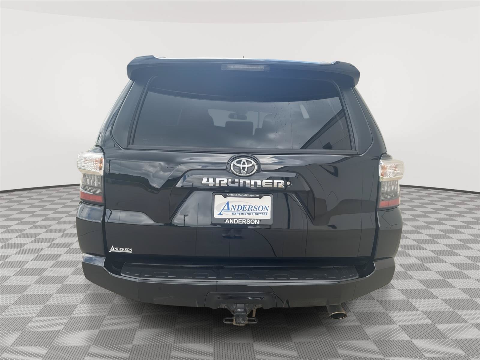 Used 2018 Toyota 4Runner SR5 AWD/4WD image 6