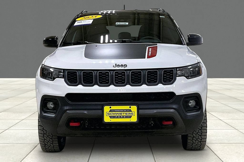 Used 2025 Jeep Compass Trailhawk AWD/4WD image 3