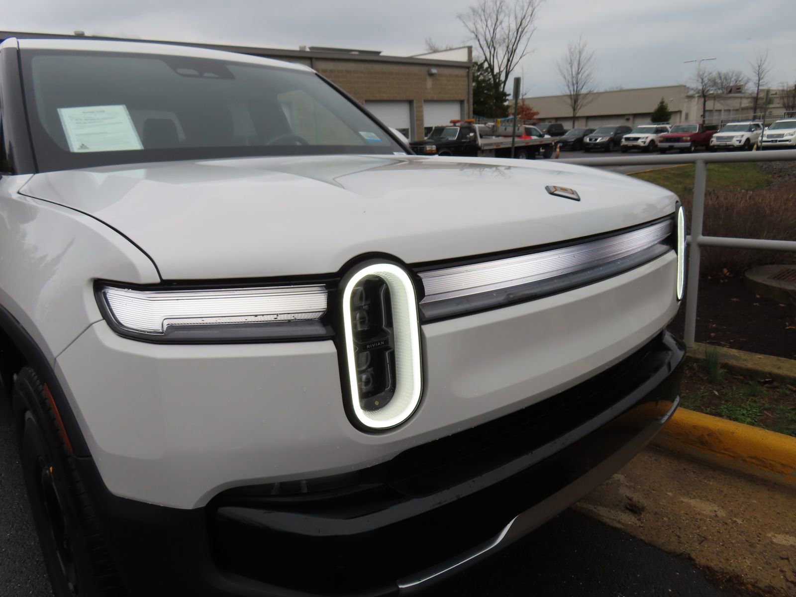 Used 2025 Rivian R1T Adventure image 9