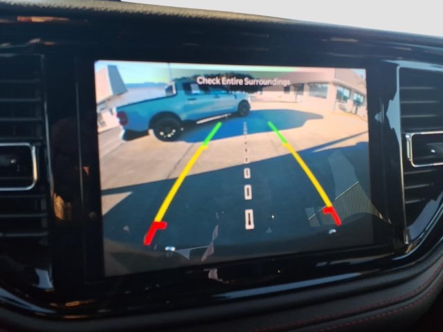 Used 2025 Dodge Durango GT AWD/4WD image 23