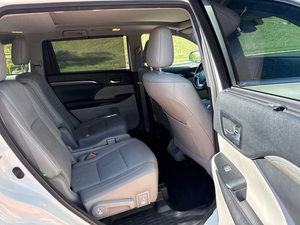Used 2018 Toyota Highlander Limited Platinum AWD/4WD image 26