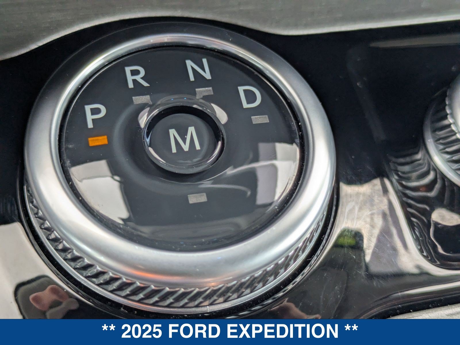 Certified 2025 Ford Expedition Platinum w/ Driver's Package AWD/4WD image 36
