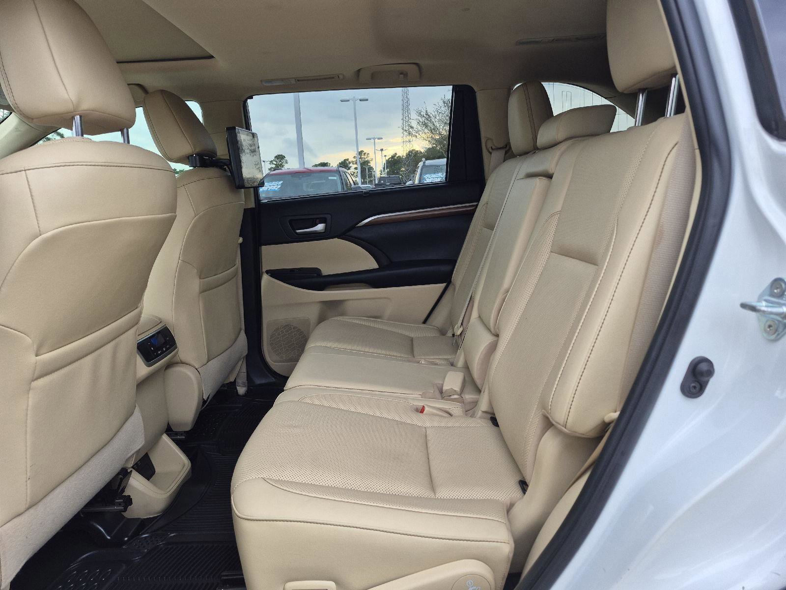 Used 2019 Toyota Highlander Limited image 21