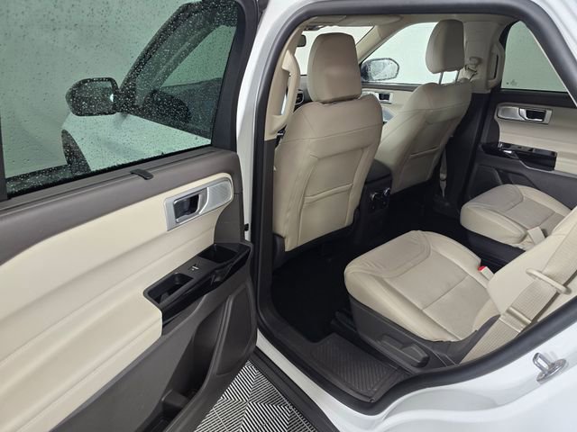 Certified 2023 Ford Explorer Platinum w/ Technology Package AWD/4WD image 16