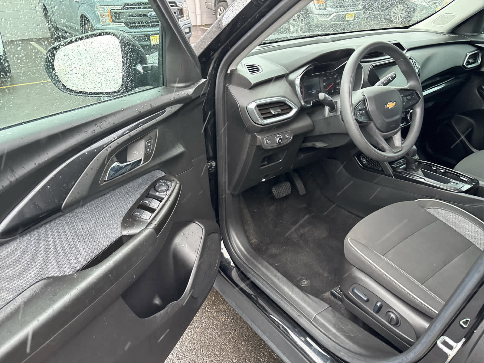 Used 2023 Chevrolet TrailBlazer LT w/ Convenience Package image 11