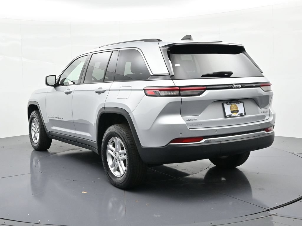 Used 2023 Jeep Grand Cherokee Laredo w/ Luxury Tech Group I AWD/4WD image 8
