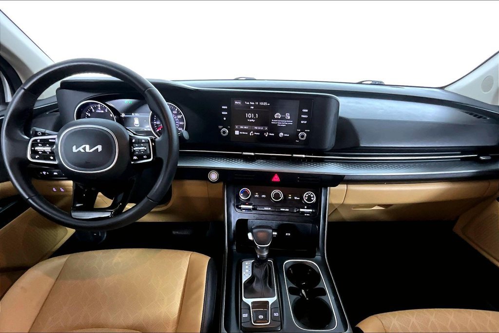 Used 2023 Kia Carnival LX FWD image 15
