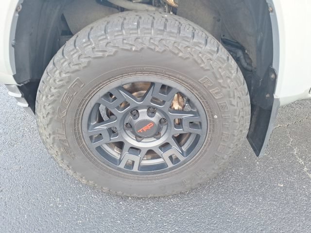 Used 2020 Toyota Tacoma TRD Sport w/ TRD Premium Sport Package AWD/4WD image 10