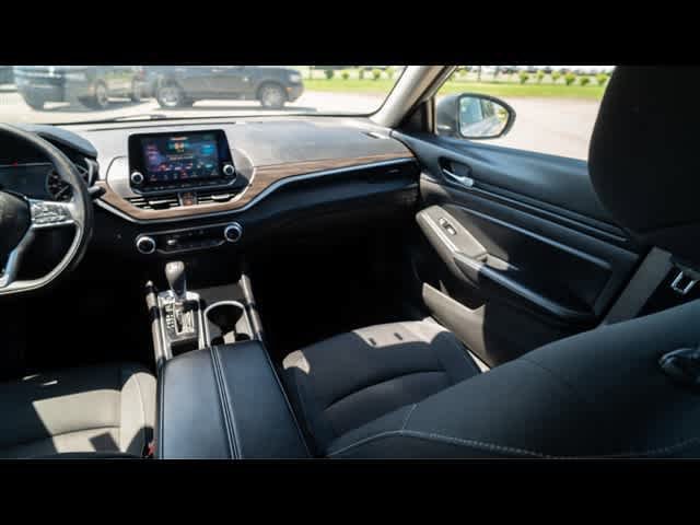 Used 2024 Nissan Altima 2.5 SV FWD image 35