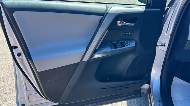 Used 2017 Toyota RAV4 Platinum image 16